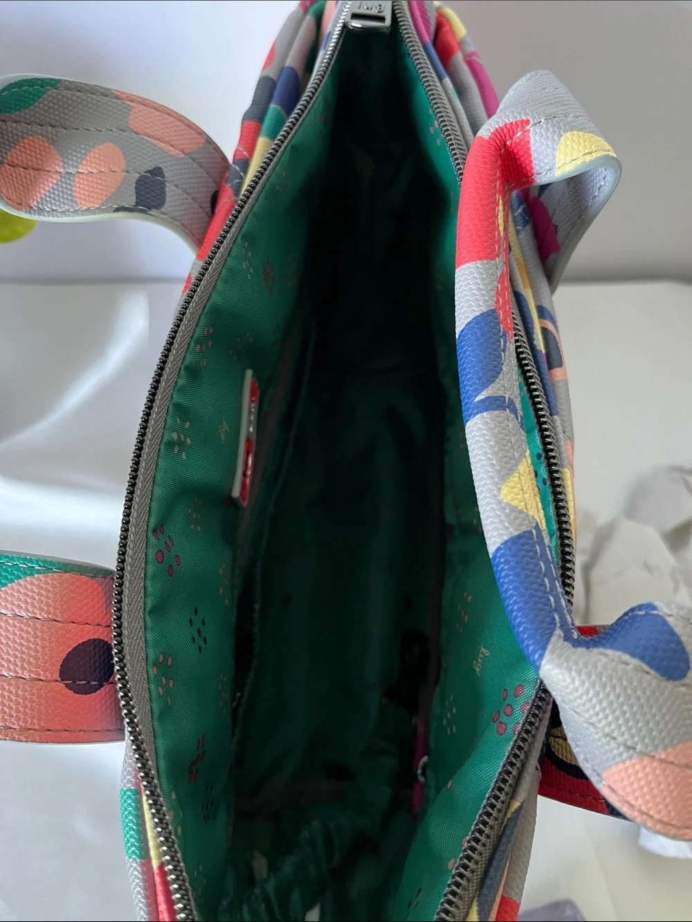 LUG - ** NWOT ** - Dory Matte Luxe VL Crossbody Bag in Wildflower Multi - Picture 4 of 8